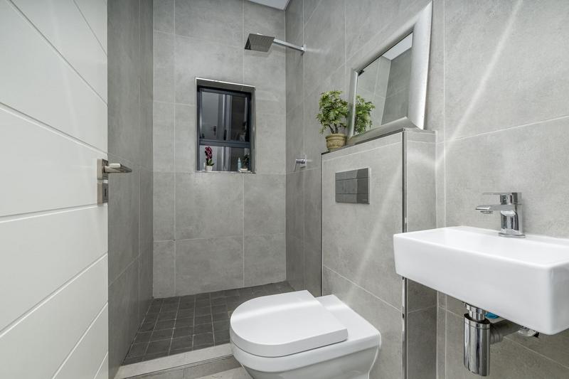 4 Bedroom Property for Sale in Kaapsig Western Cape